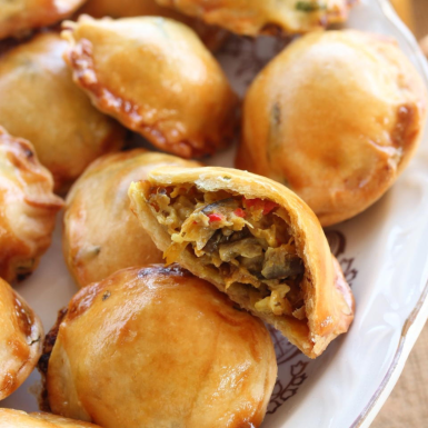 Coffret de 30 pâtés salés antillais (porc, boeuf, poulet)