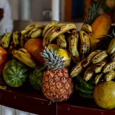 Panier XXL de racines, des légumes, des aromates créoles
